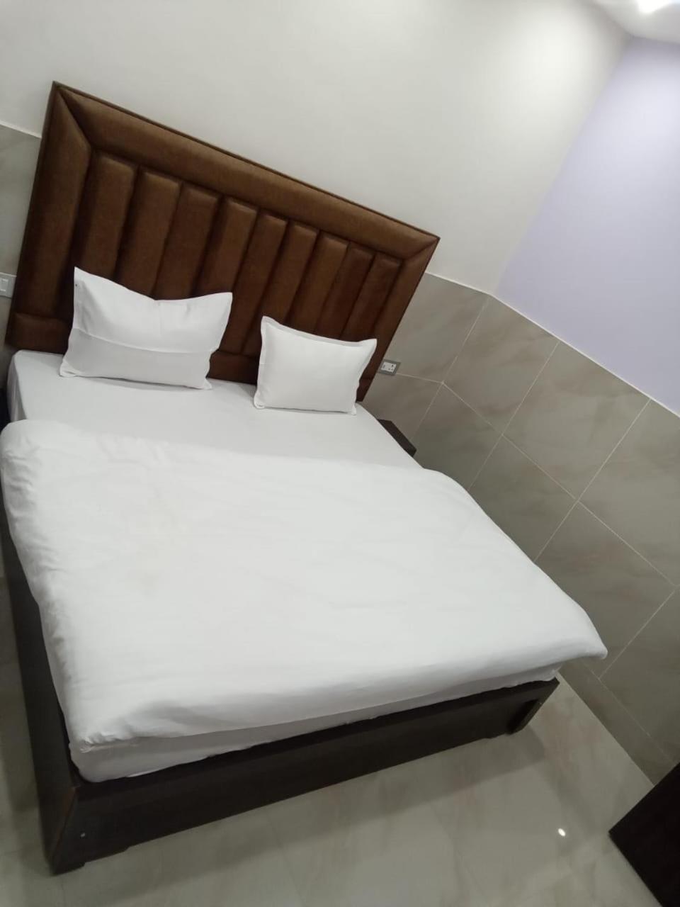 Dixit Residency Hotel Vrindavan Exterior photo